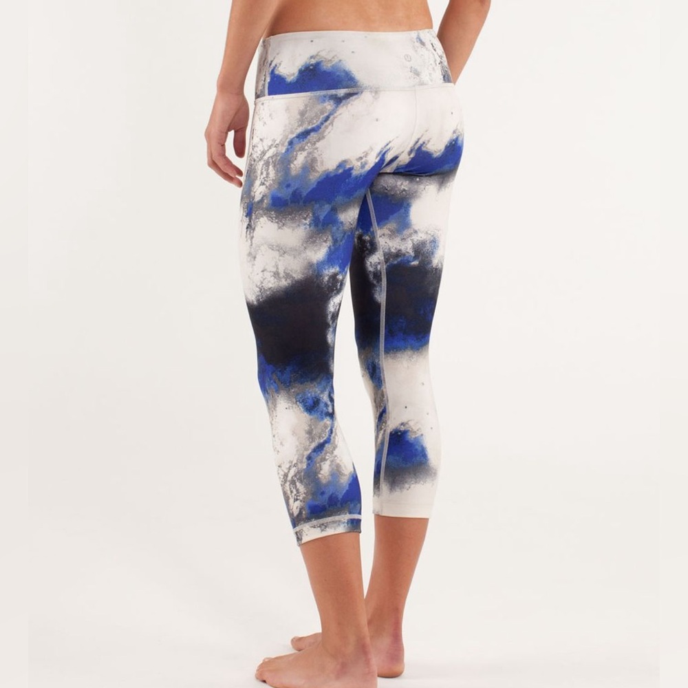 Lululemon Wunder Under Crop. Milky Way Multi. Size 8